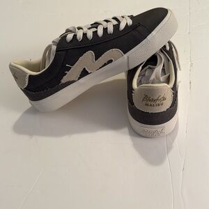 Blowfish Women's 8 New Gray and Cream Canvas Sneakers